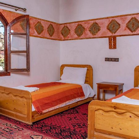 Hotel Awayou Bou Tharar Экстерьер фото