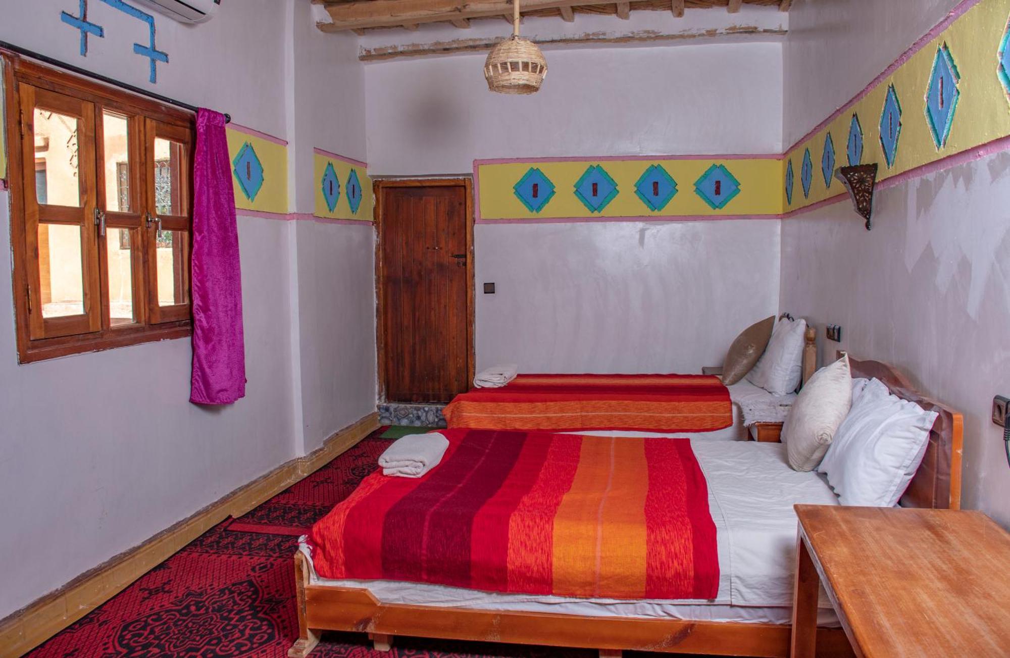 Hotel Awayou Bou Tharar Экстерьер фото
