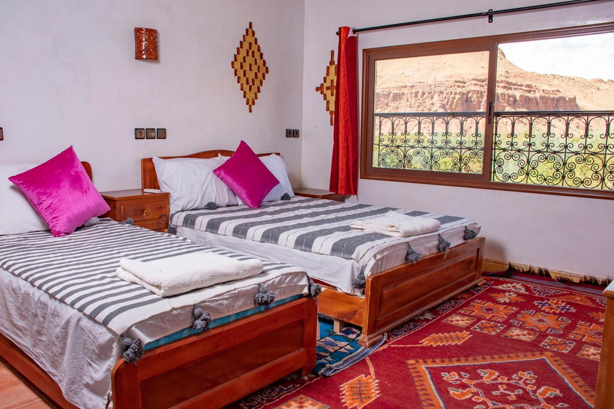 Hotel Awayou Bou Tharar Экстерьер фото