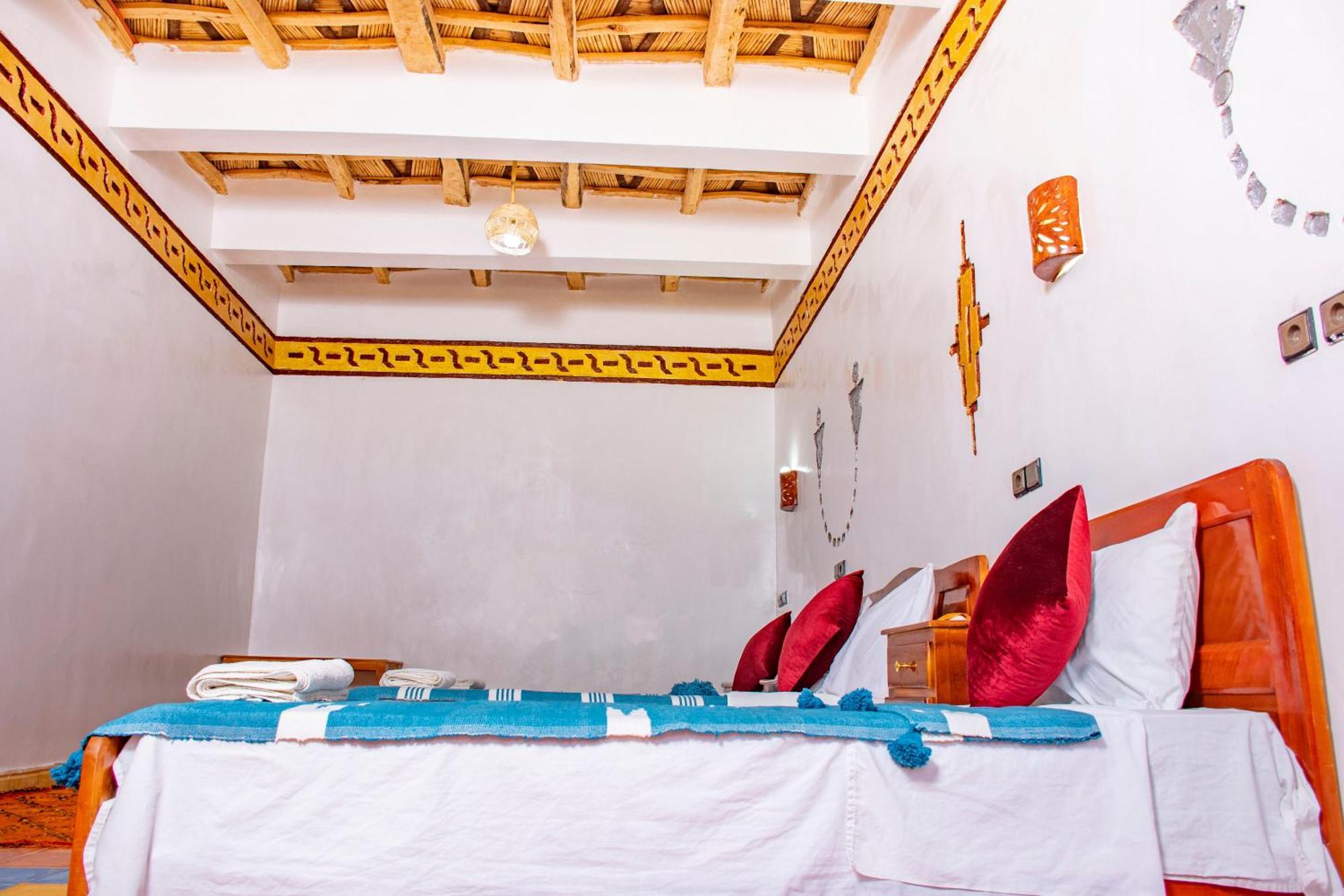 Hotel Awayou Bou Tharar Экстерьер фото