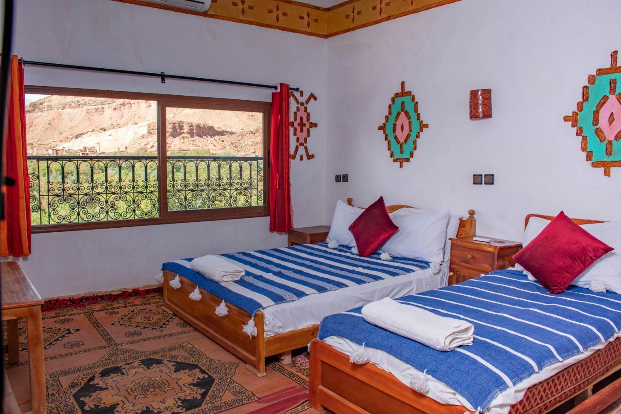 Hotel Awayou Bou Tharar Экстерьер фото