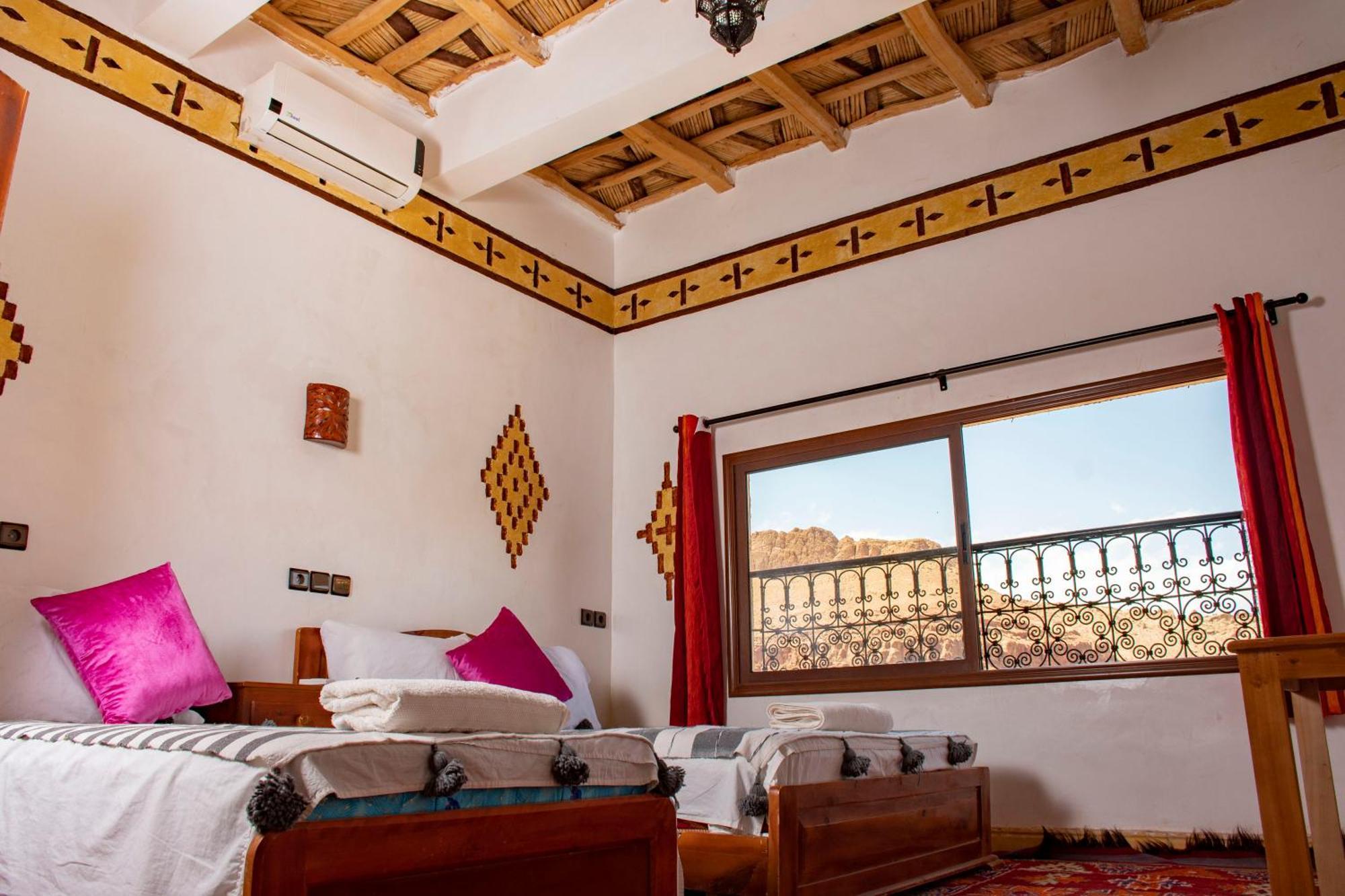 Hotel Awayou Bou Tharar Экстерьер фото