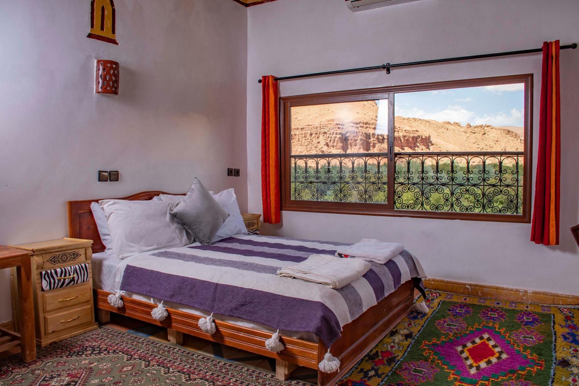 Hotel Awayou Bou Tharar Экстерьер фото