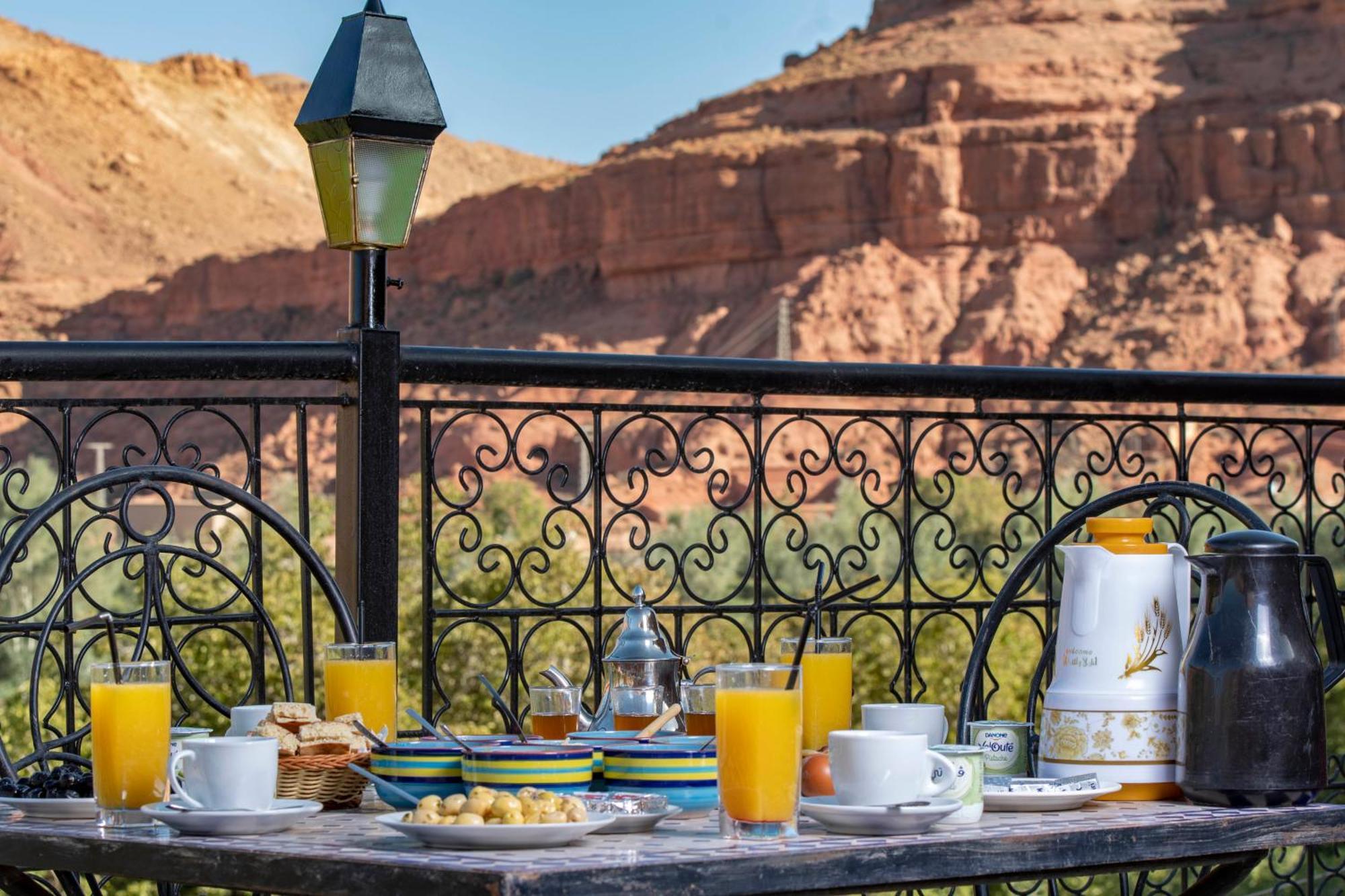 Hotel Awayou Bou Tharar Экстерьер фото