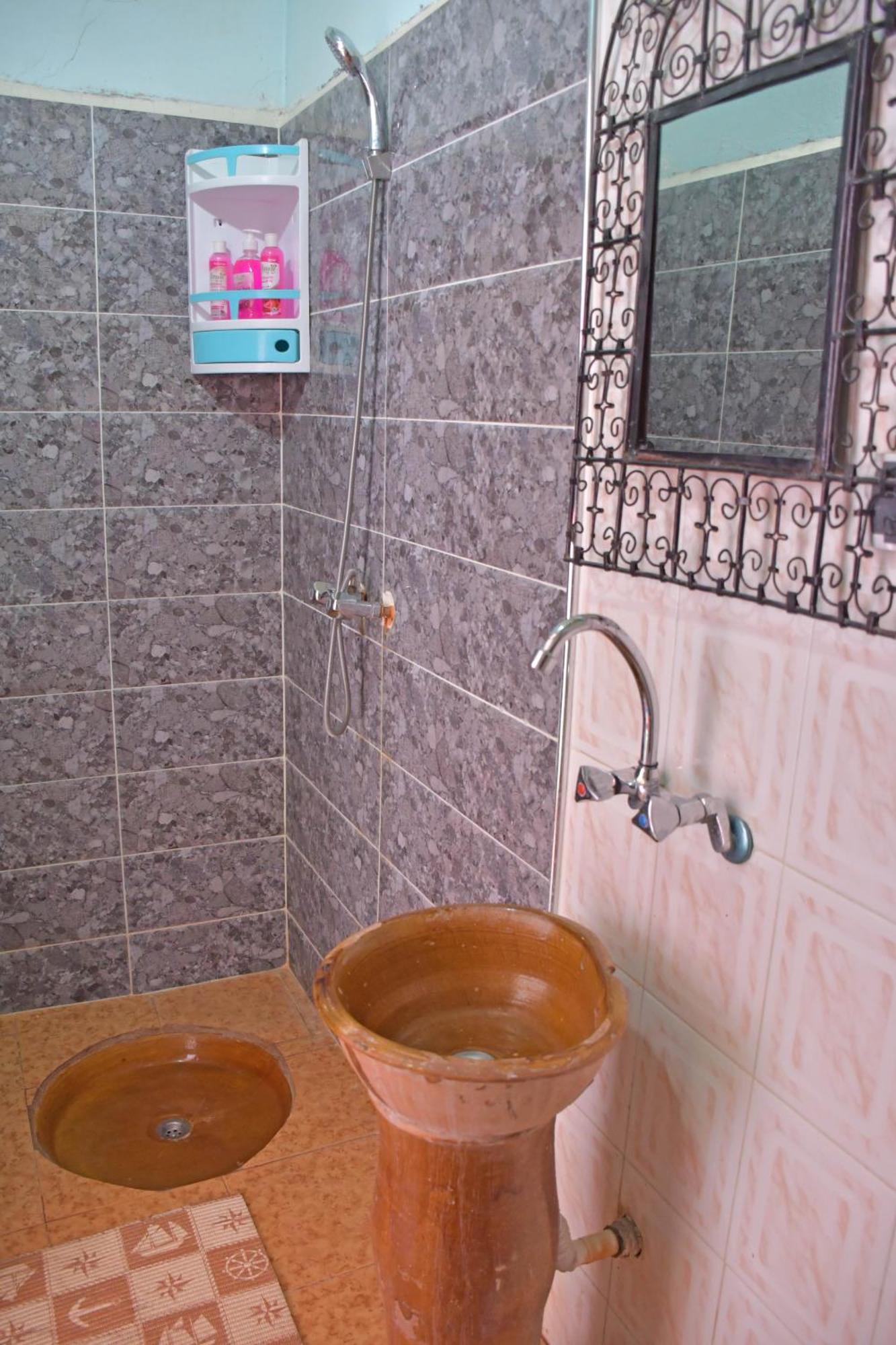 Hotel Awayou Bou Tharar Экстерьер фото