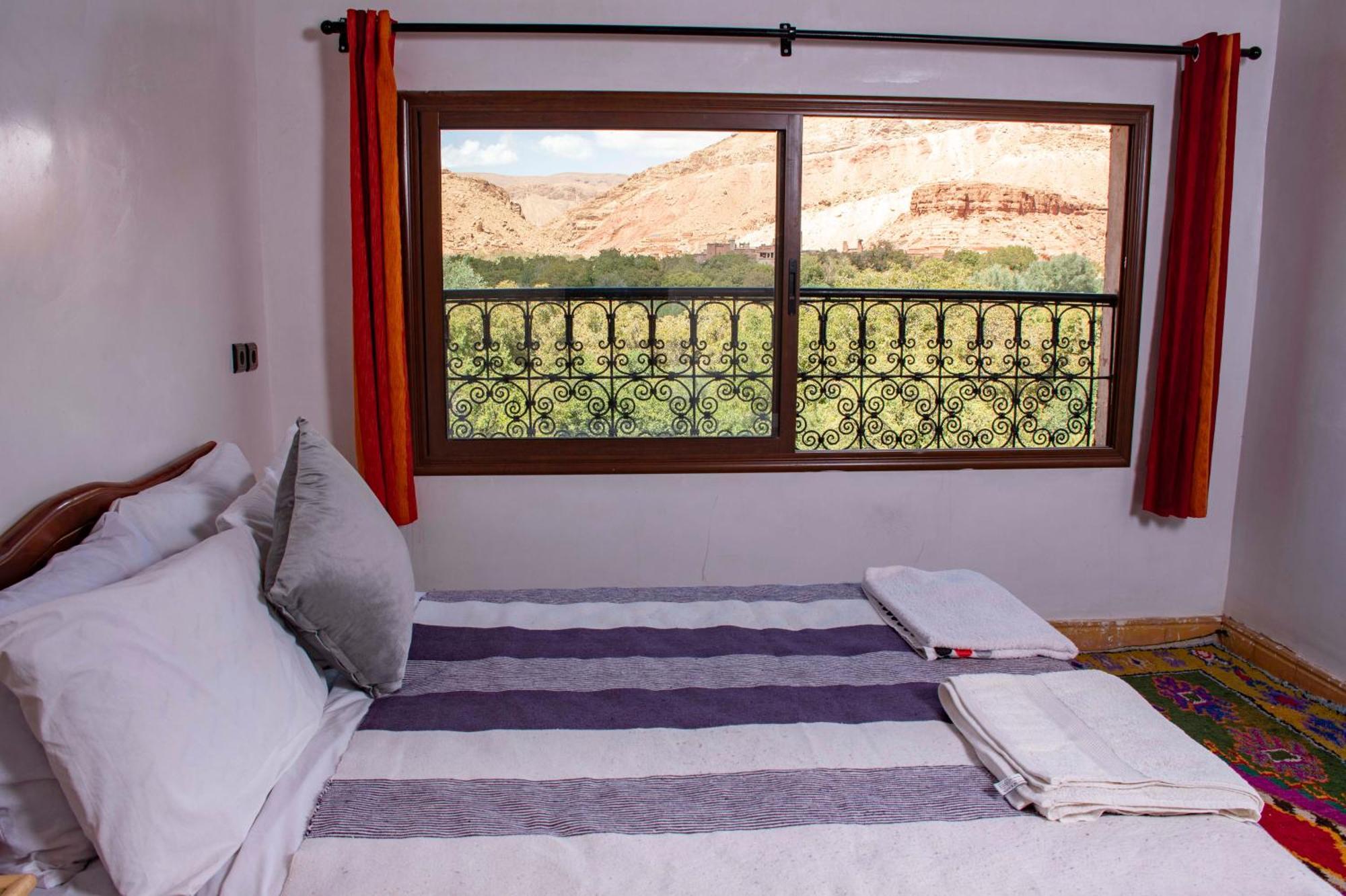 Hotel Awayou Bou Tharar Экстерьер фото