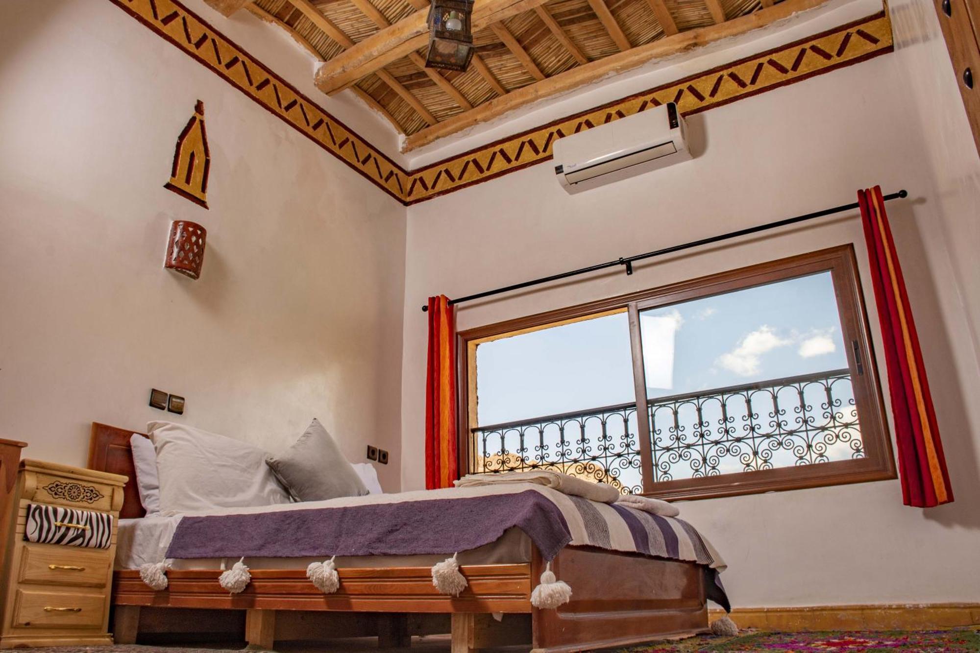 Hotel Awayou Bou Tharar Экстерьер фото