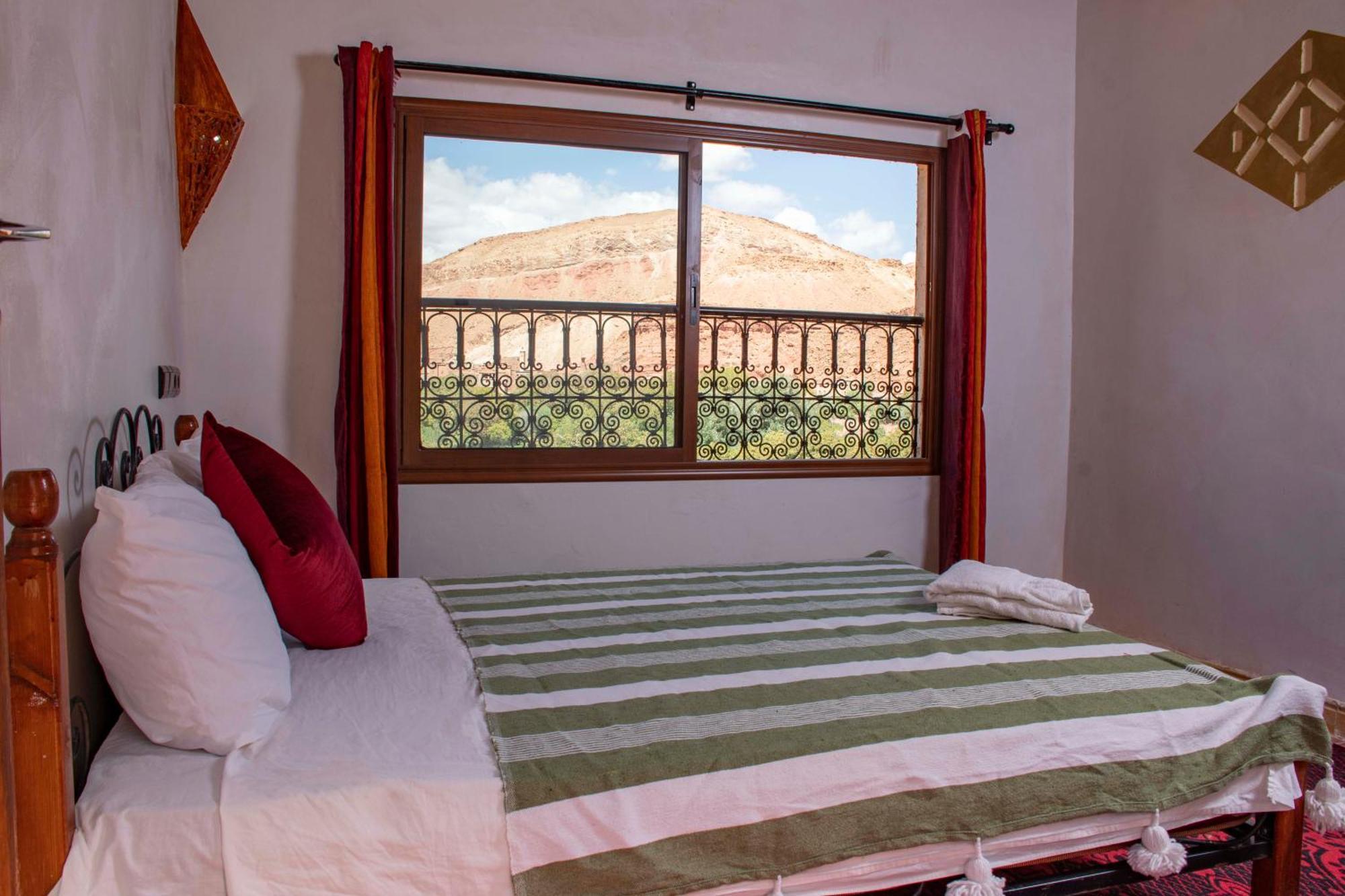 Hotel Awayou Bou Tharar Экстерьер фото