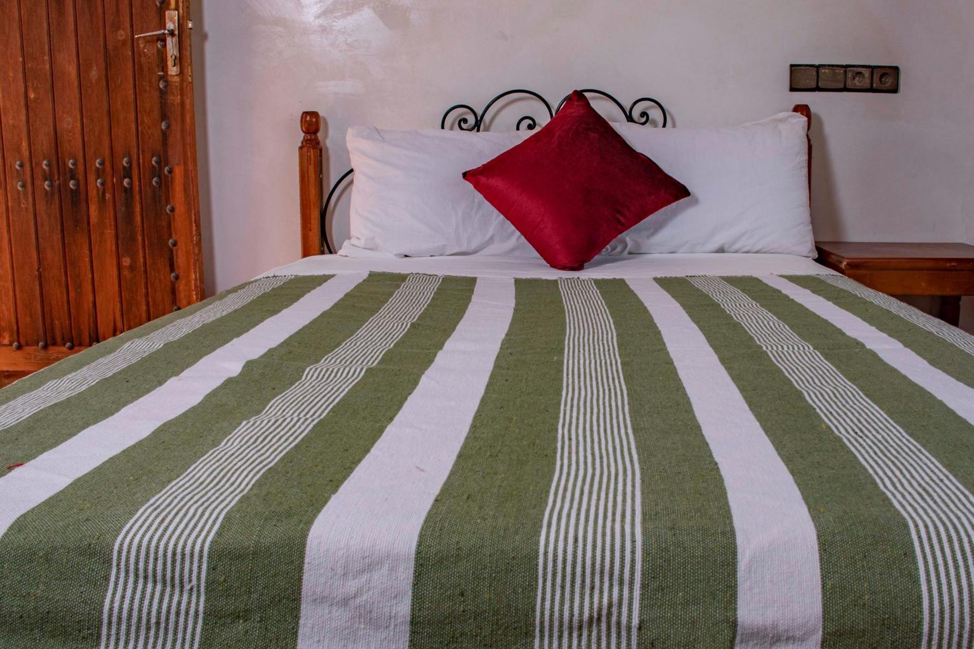 Hotel Awayou Bou Tharar Экстерьер фото